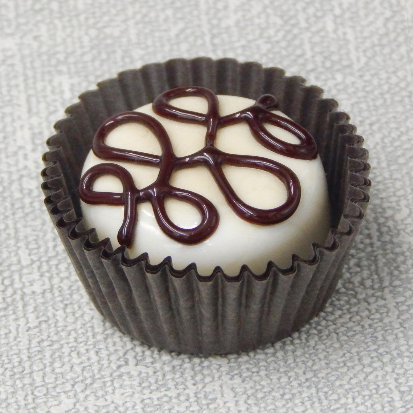 Chocolate Treat with Loop Design (16-040+)