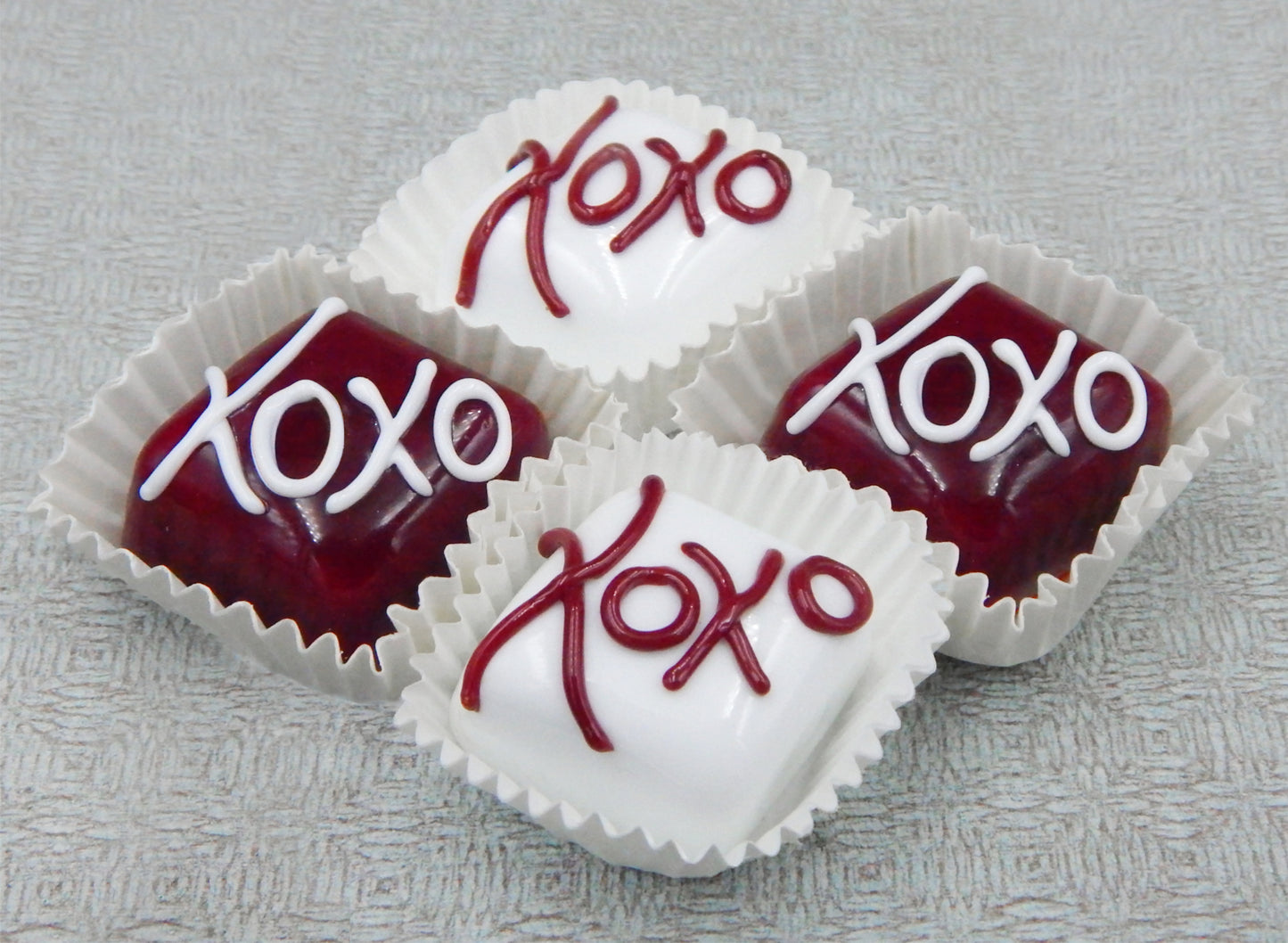 "XOXO" Chocolates (17-042+)