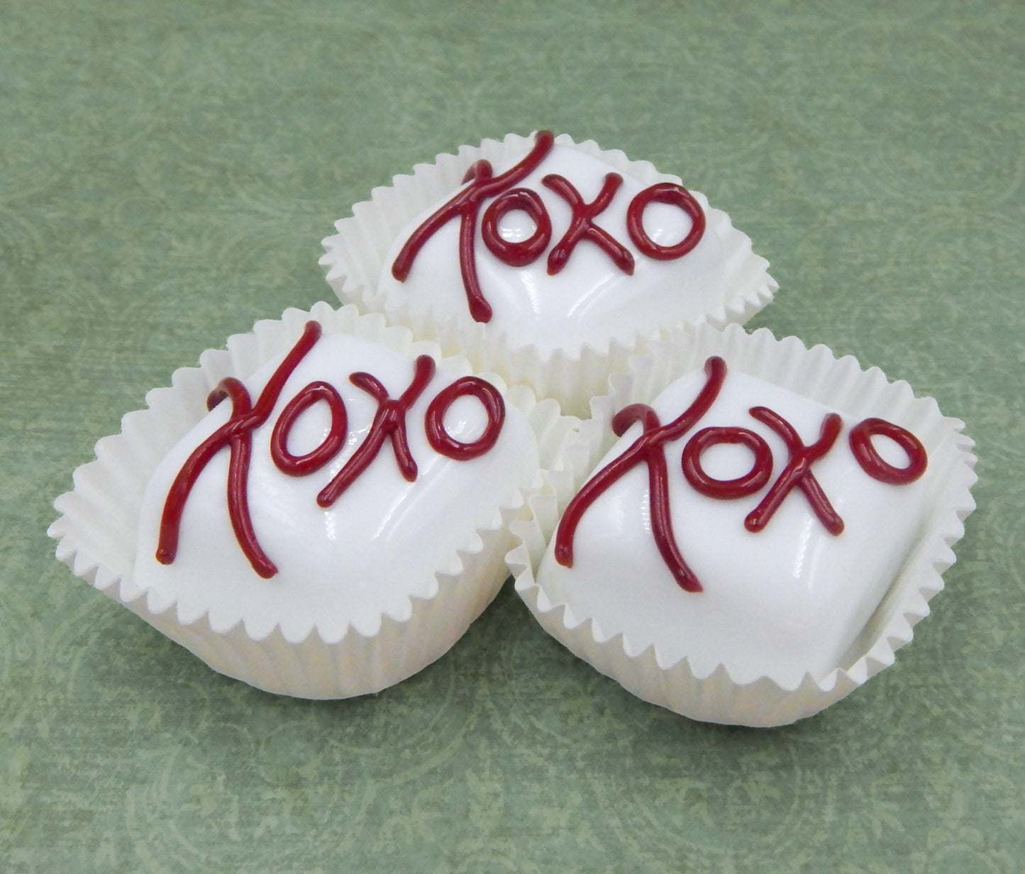 "XOXO" Chocolates (17-042+)