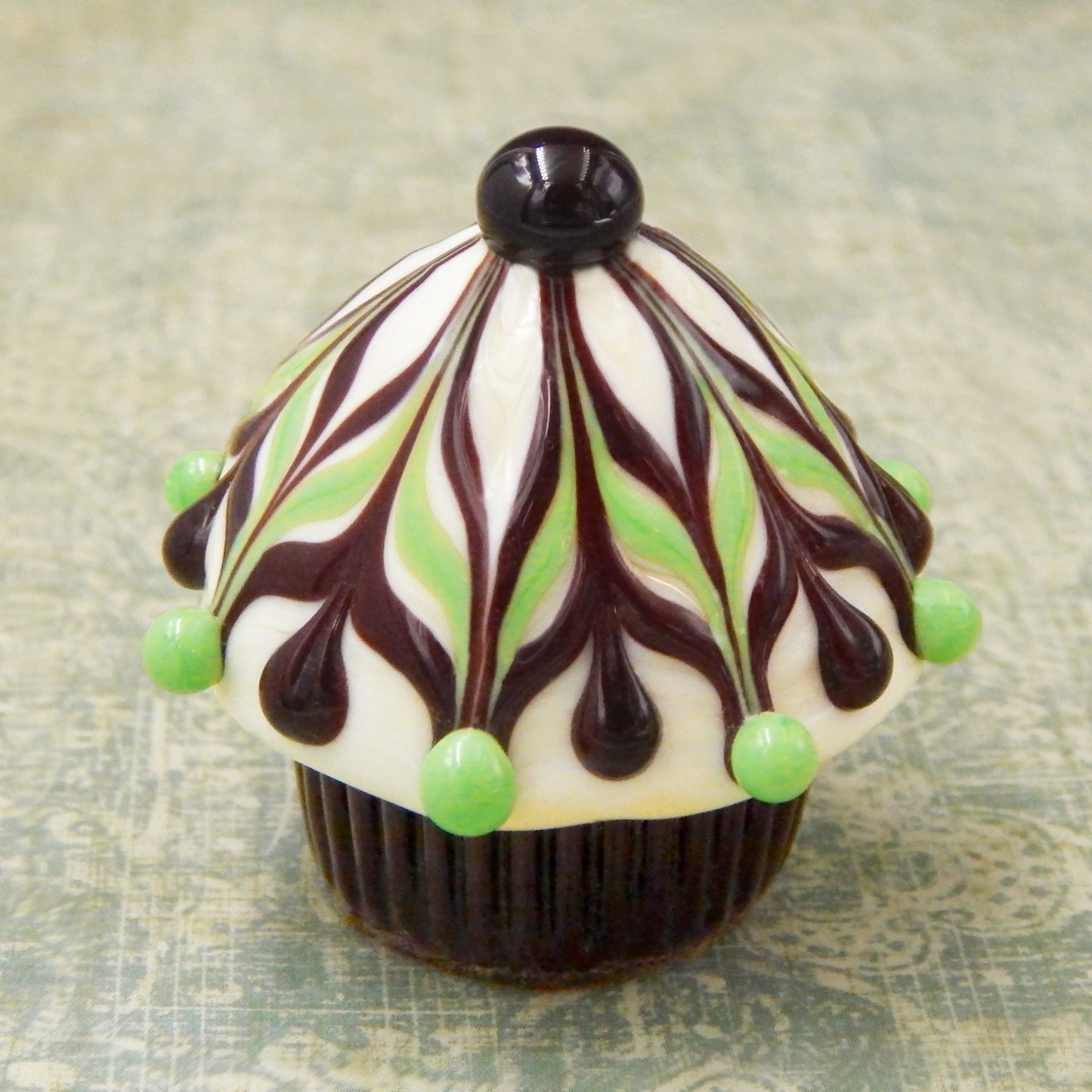 Vanilla, Chocolate & Mint Cupcake Truffle (27-302CV)