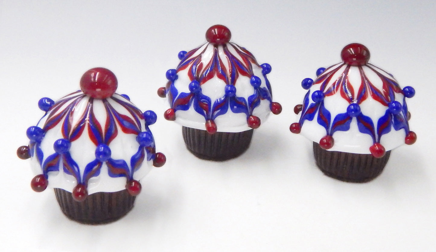 Patriotic Red, White & Blue Mini Art Glass Cupcake Truffle (27-306CWHE)