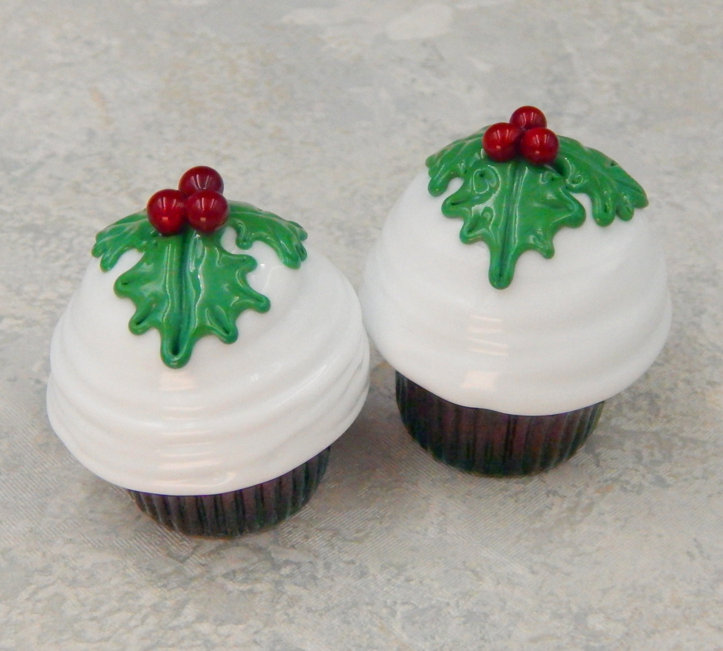 Christmas Holly Cupcake Truffle (27-401CW)