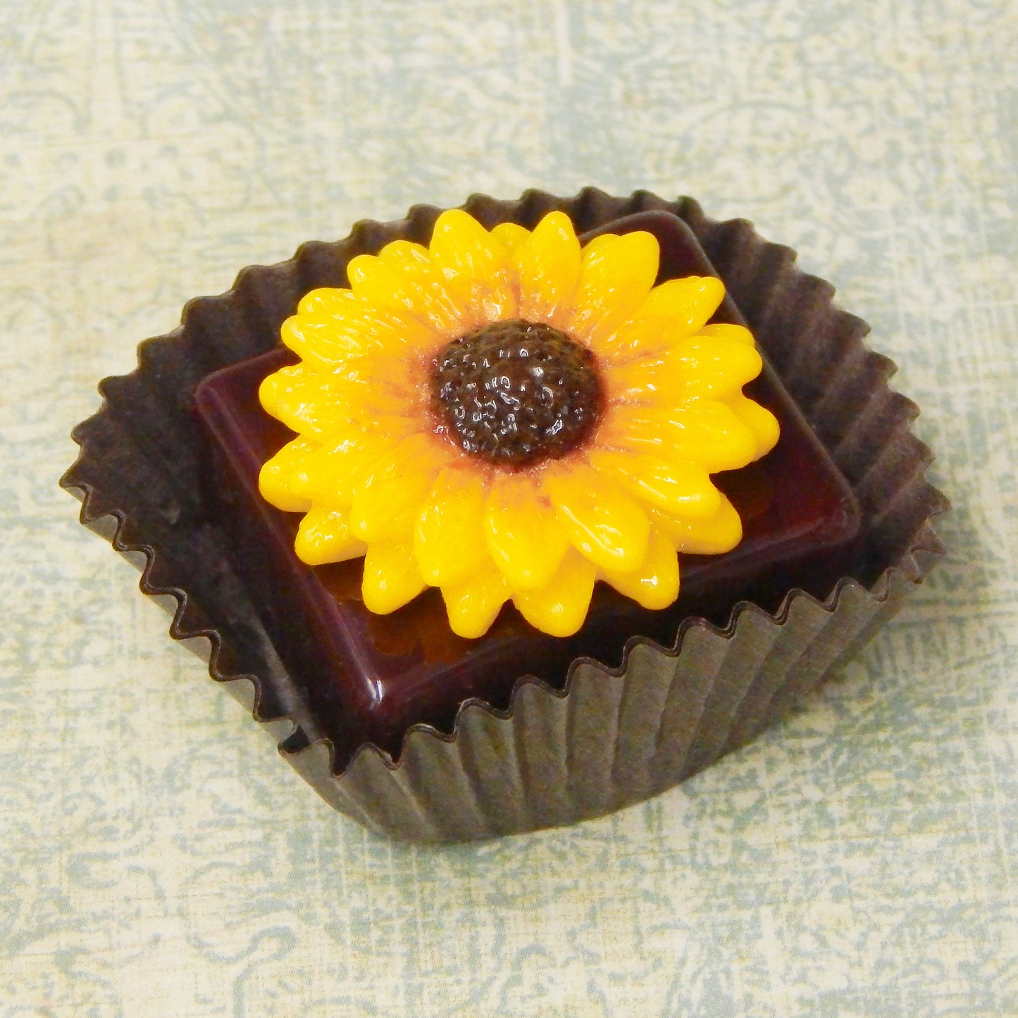 Sunflower Chocolate Petit Four  (81-125CL)