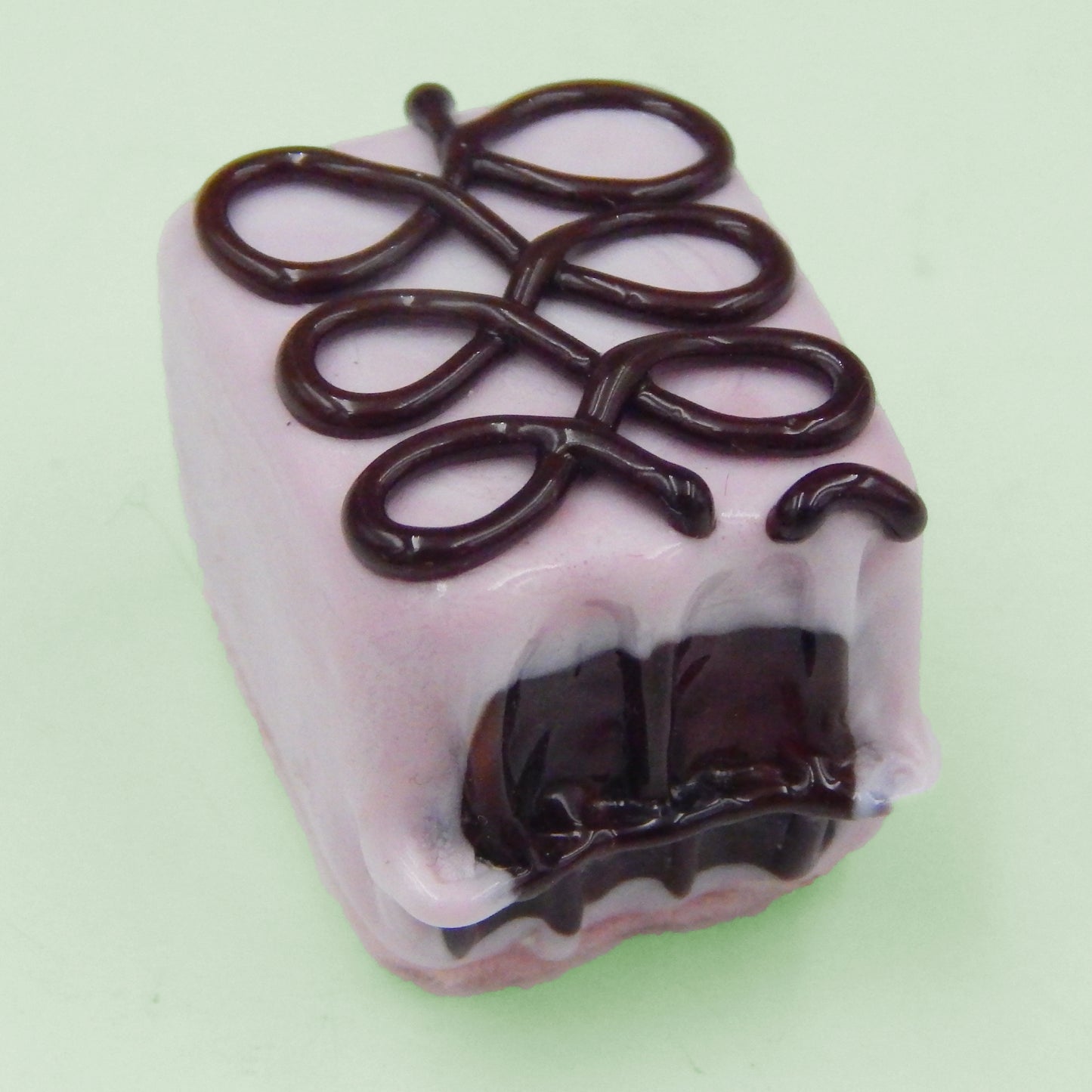 Chocolate Treat with Caramel Scroll Design (16-033CA)