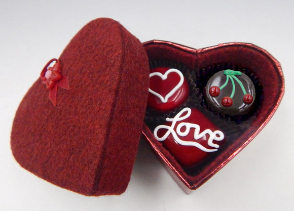 Red Heart Box of 3 Art Glass Chocolates (BxHH3-0020)