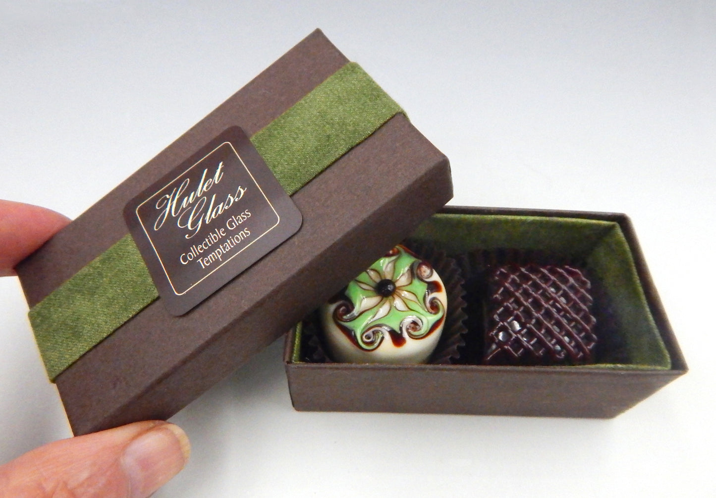 Handmade Box filled with 2 Art Glass Chocolates - Green or Pink (BxR2-0020+)