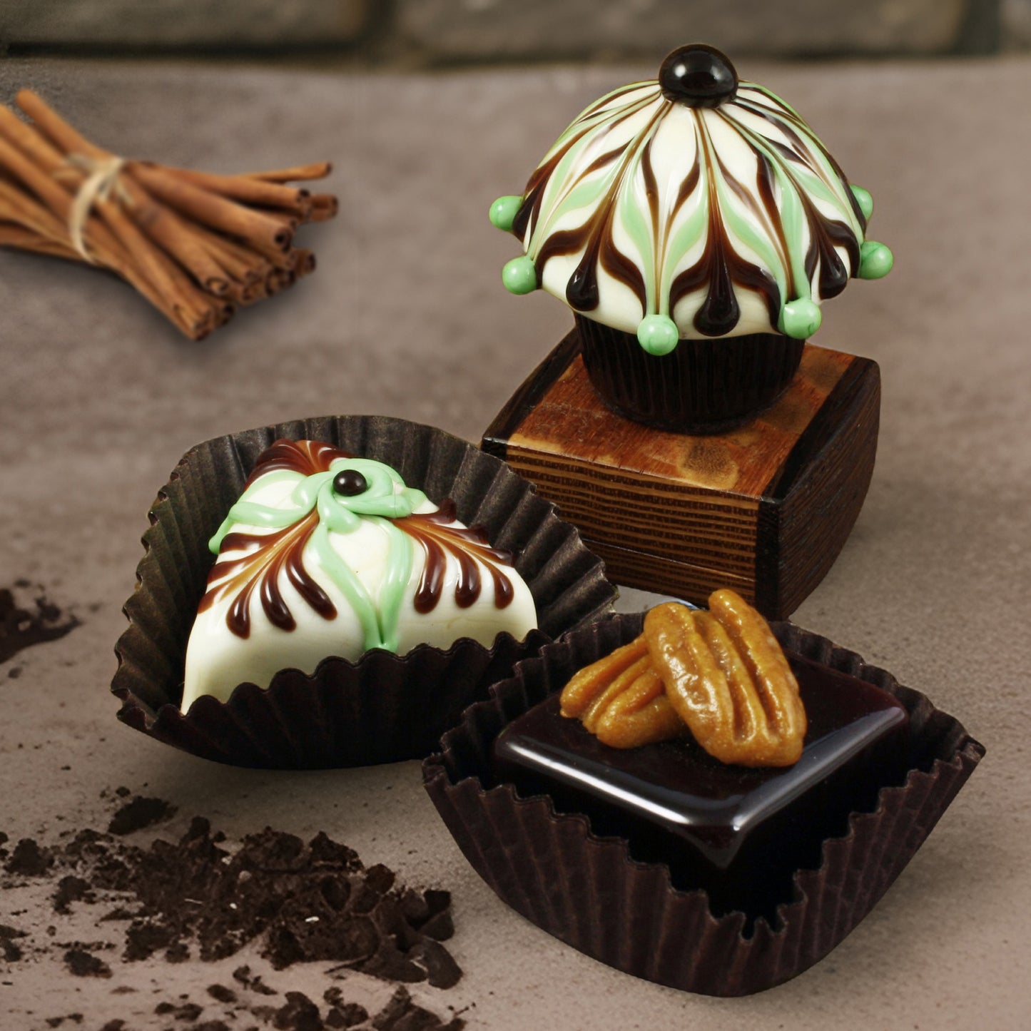 Vanilla, Chocolate & Mint Cupcake Truffle (27-302CV)