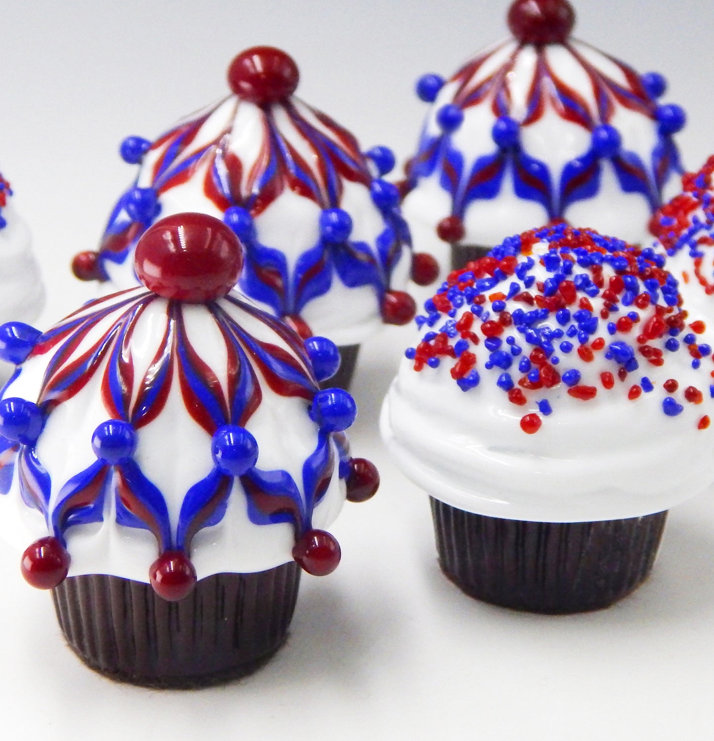 Patriotic Red, White & Blue Mini Art Glass Cupcake Truffle (27-306CWHE)