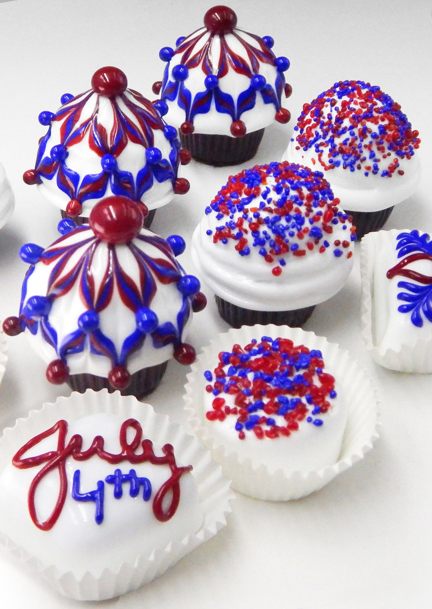 Patriotic Red, White & Blue Mini Art Glass Cupcake Truffle (27-306CWHE)