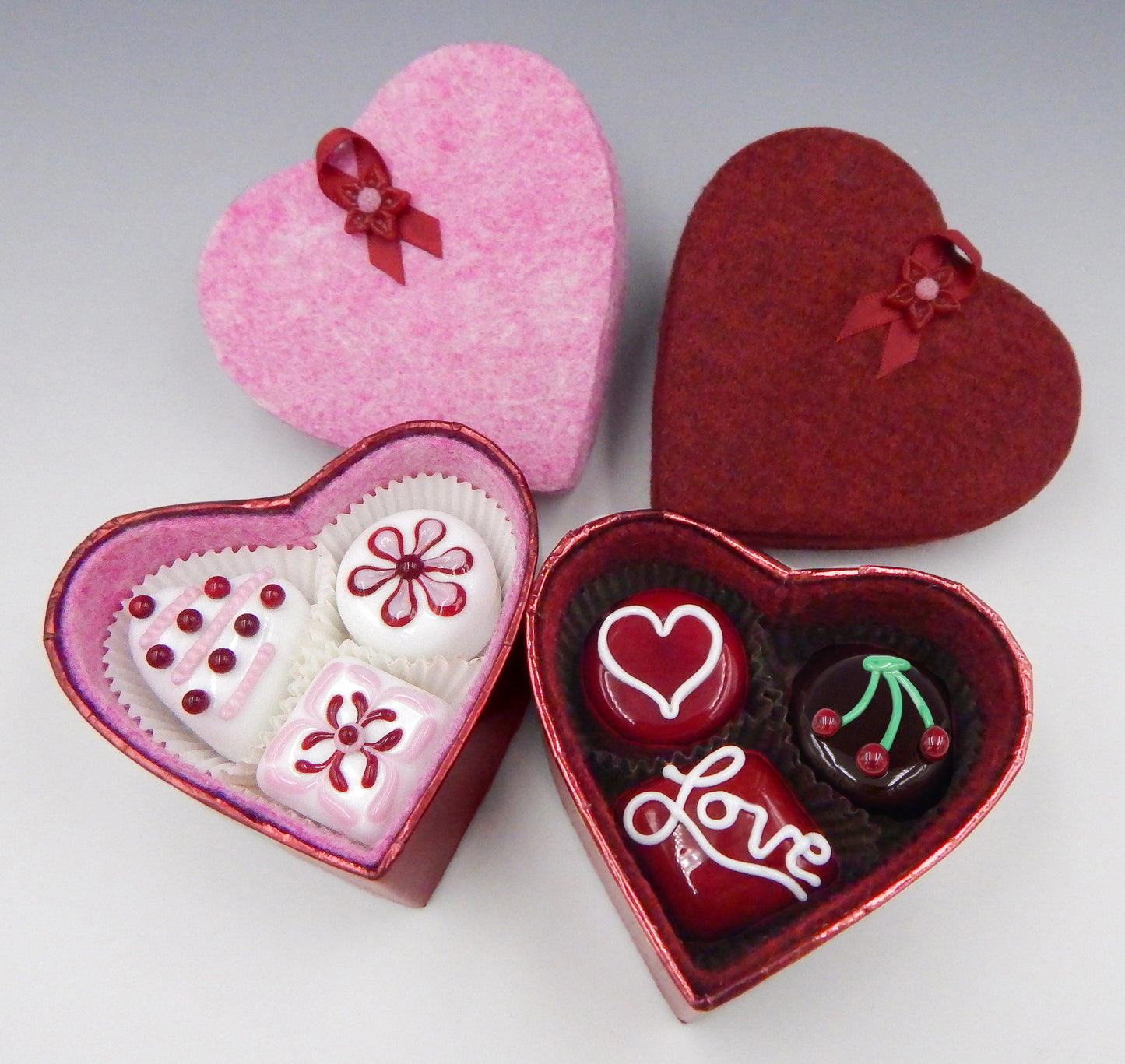 Red Heart Box of 3 Art Glass Chocolates (BxHH3-0020)