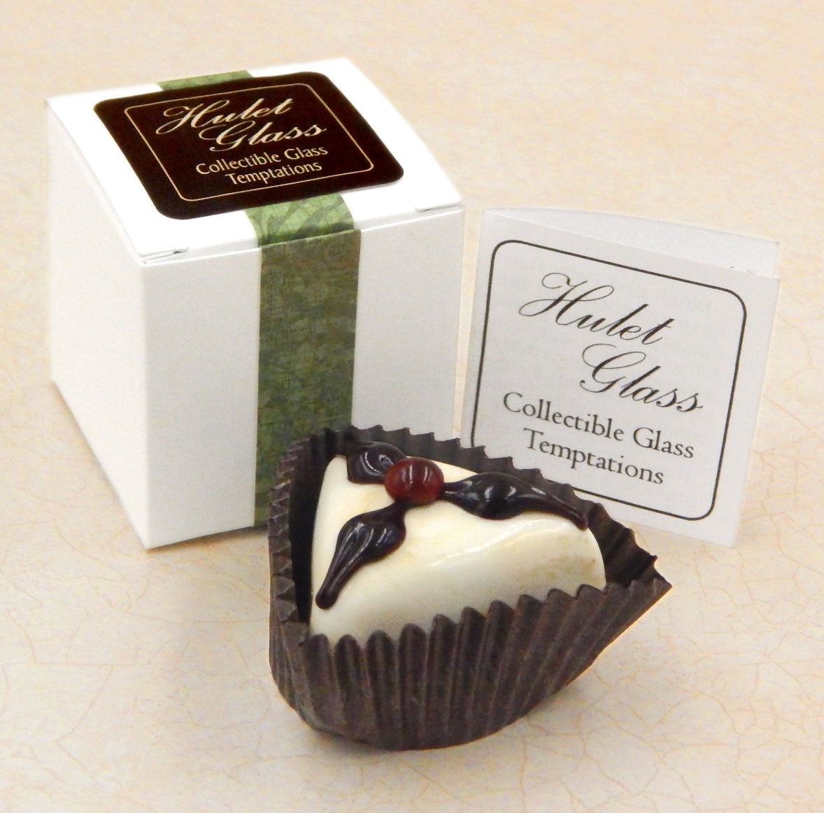 Vanilla and Chocolate Triangle Chocolate (13-085VCA)
