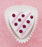 White Chocolate Heart with Lines & Dots (14-049WSH)
