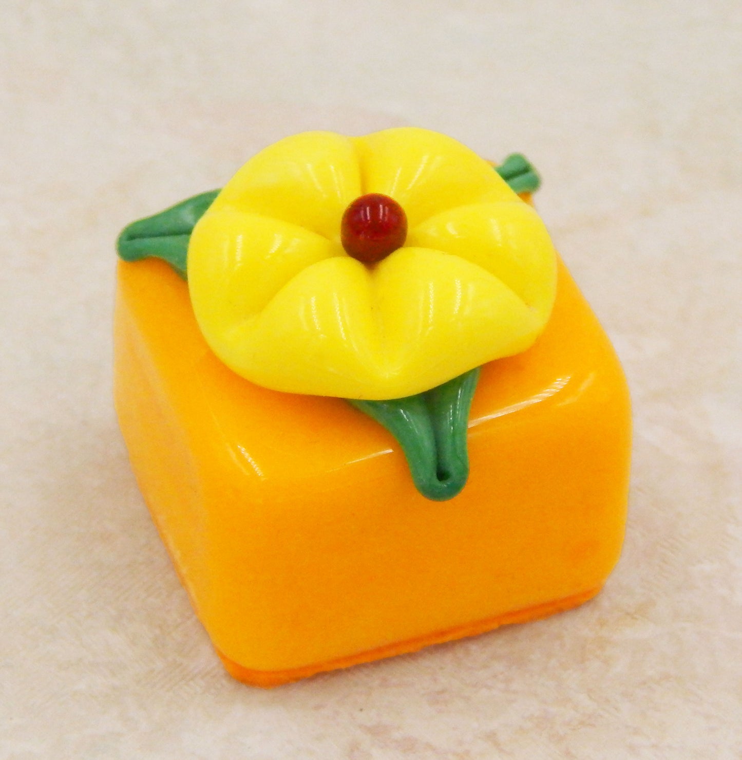 Mango Cube with Lemon Yellow Flower (15-024GLH)