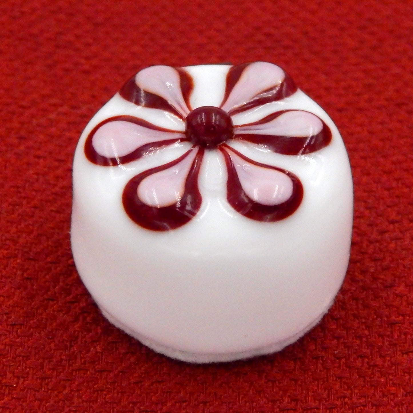 White Chocolate with Pansy Design (15-032WHS)