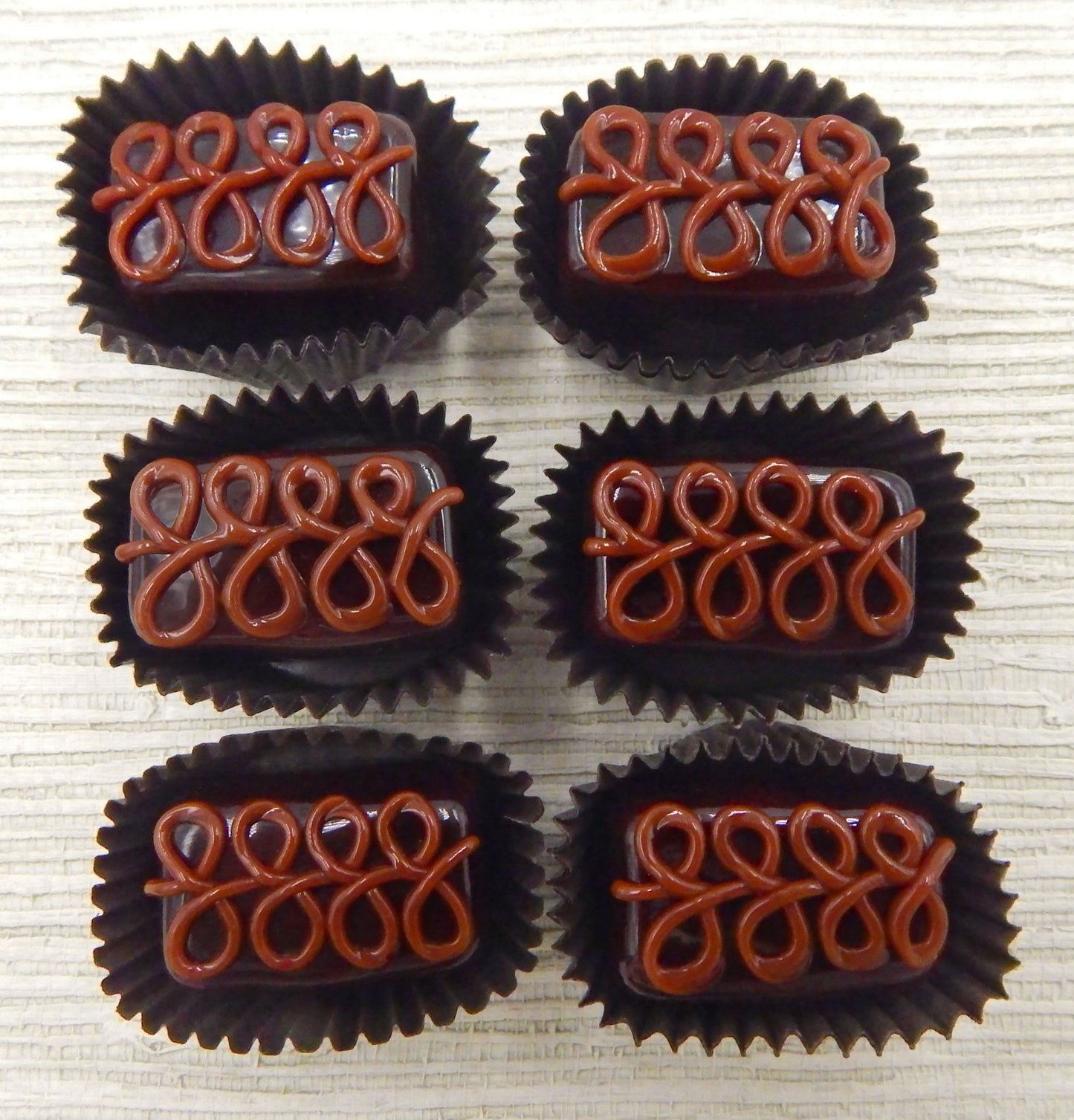 Chocolate Treat with Caramel Scroll Design (16-033CA)