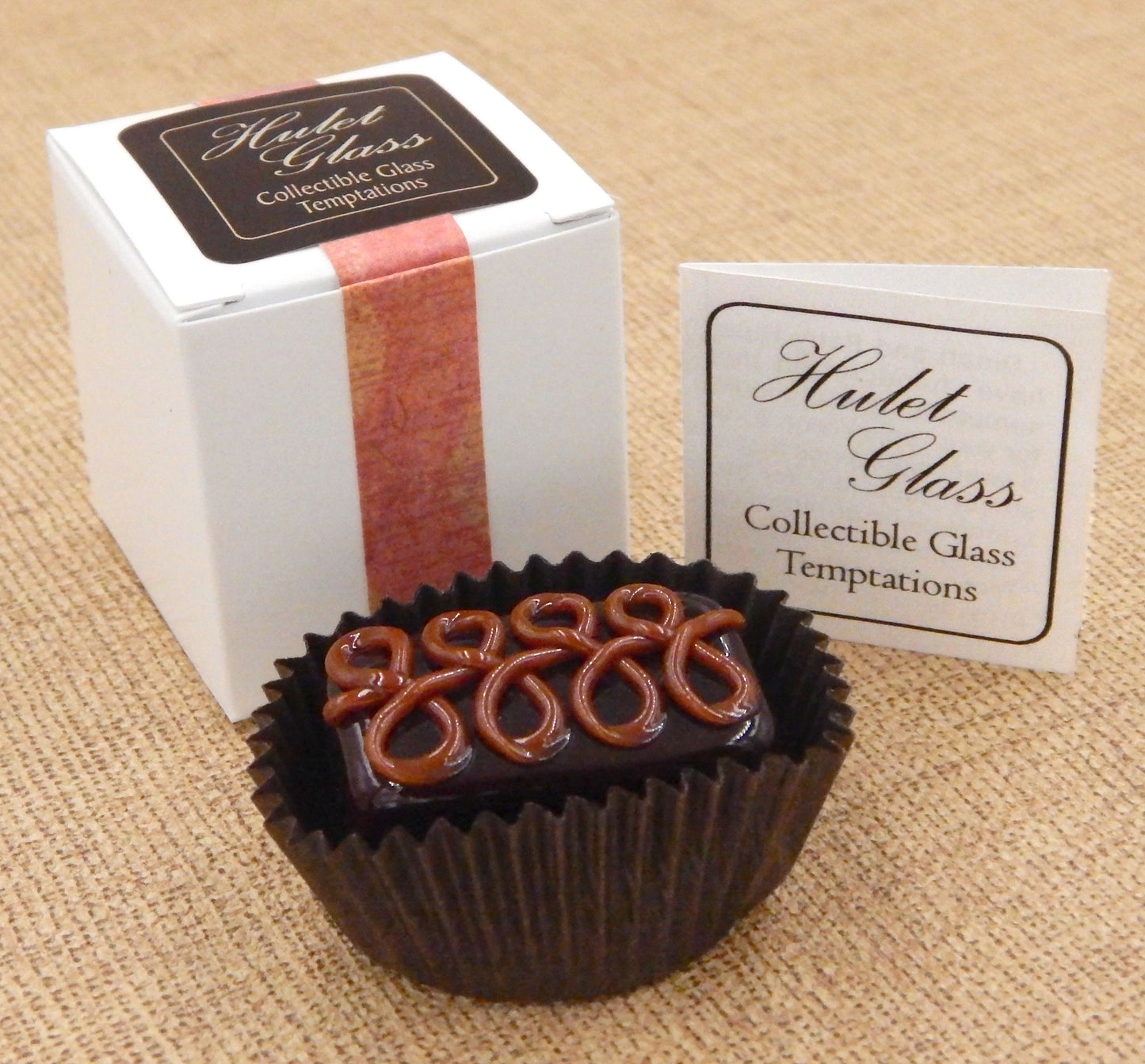 Chocolate Treat with Caramel Scroll Design (16-033CA)