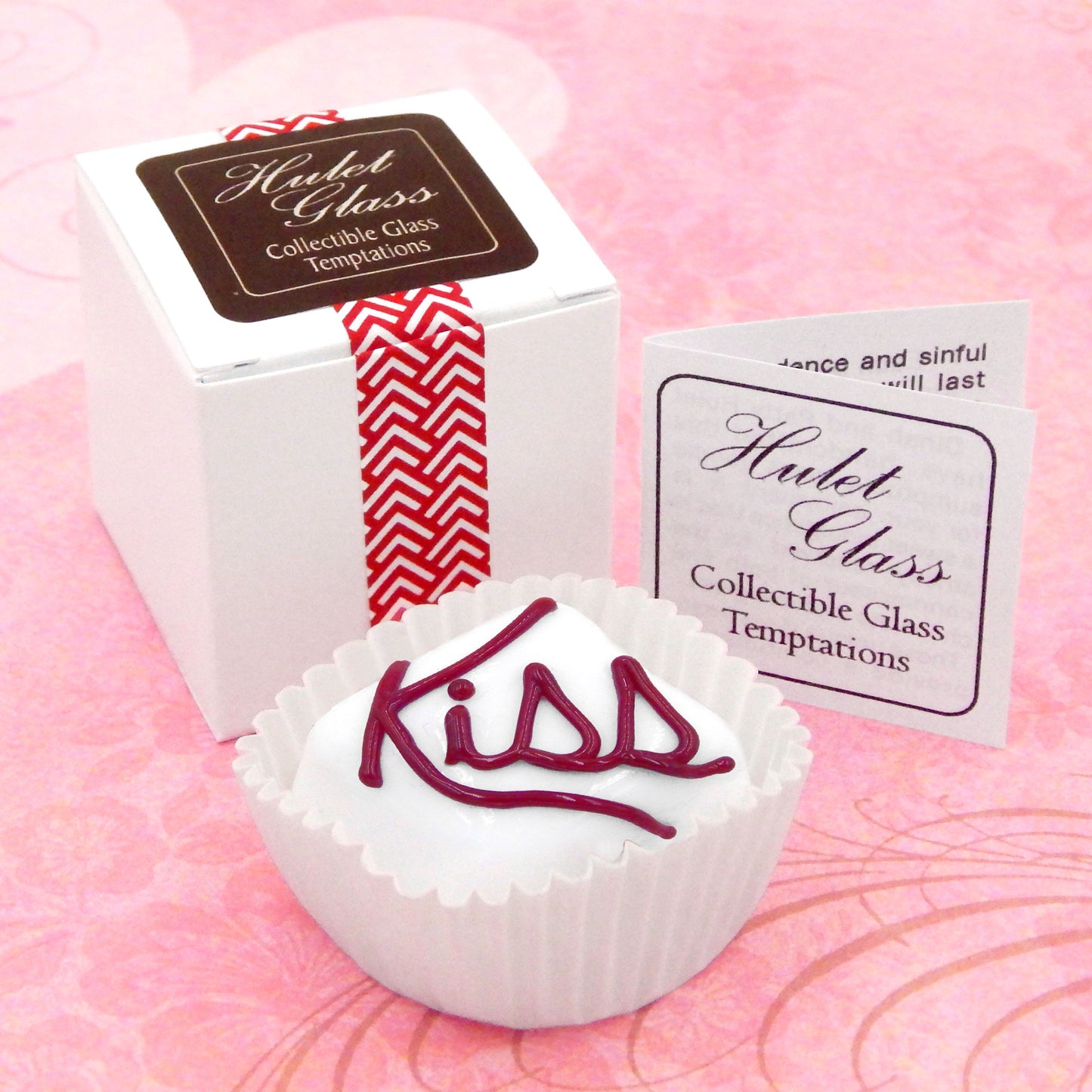 White Chocolate with Cherry Red "Kiss" (17-022WH)