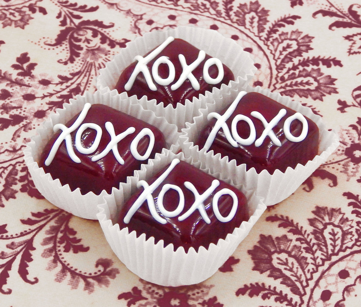 Cherry Red "XOXO" Chocolate (17-042HW)