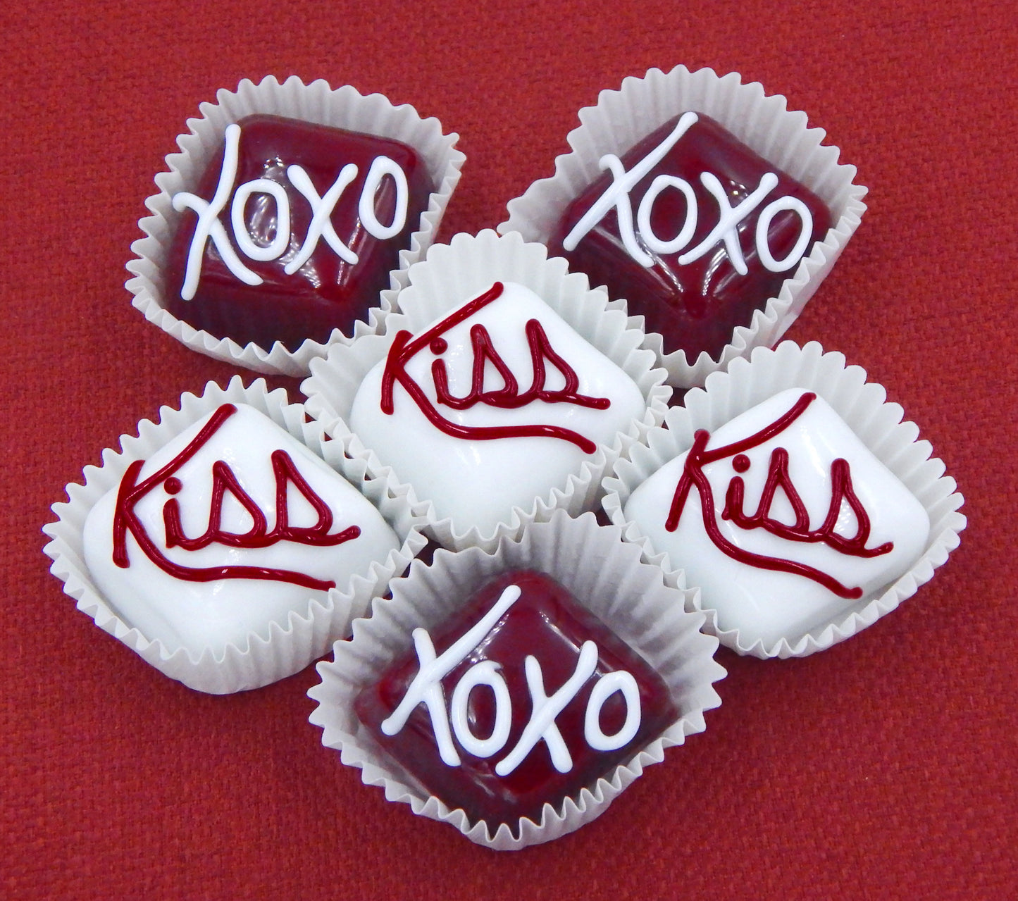 Cherry Red "XOXO" Chocolate (17-042HW)