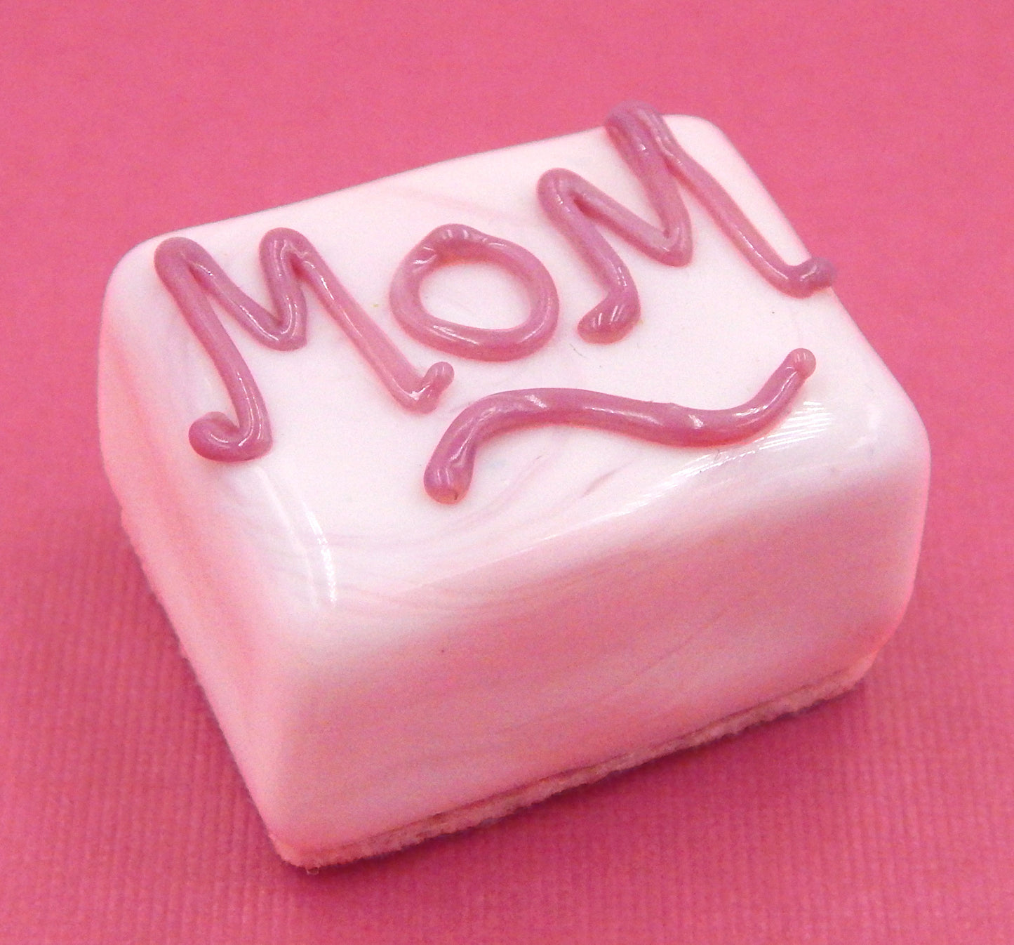 Strawberry 'MOM' Chocolate (17-052SR)