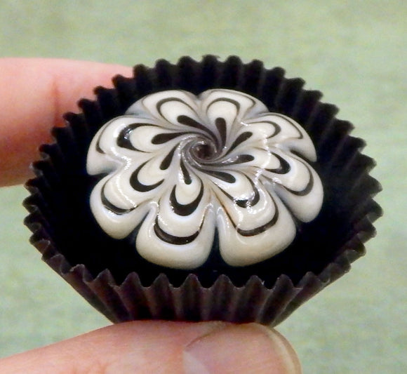 Chocolate Treat with Vanilla Design (18-021CV)