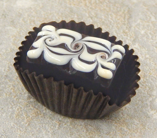 Chocolate Bar with Vanilla Design (18-023CV)