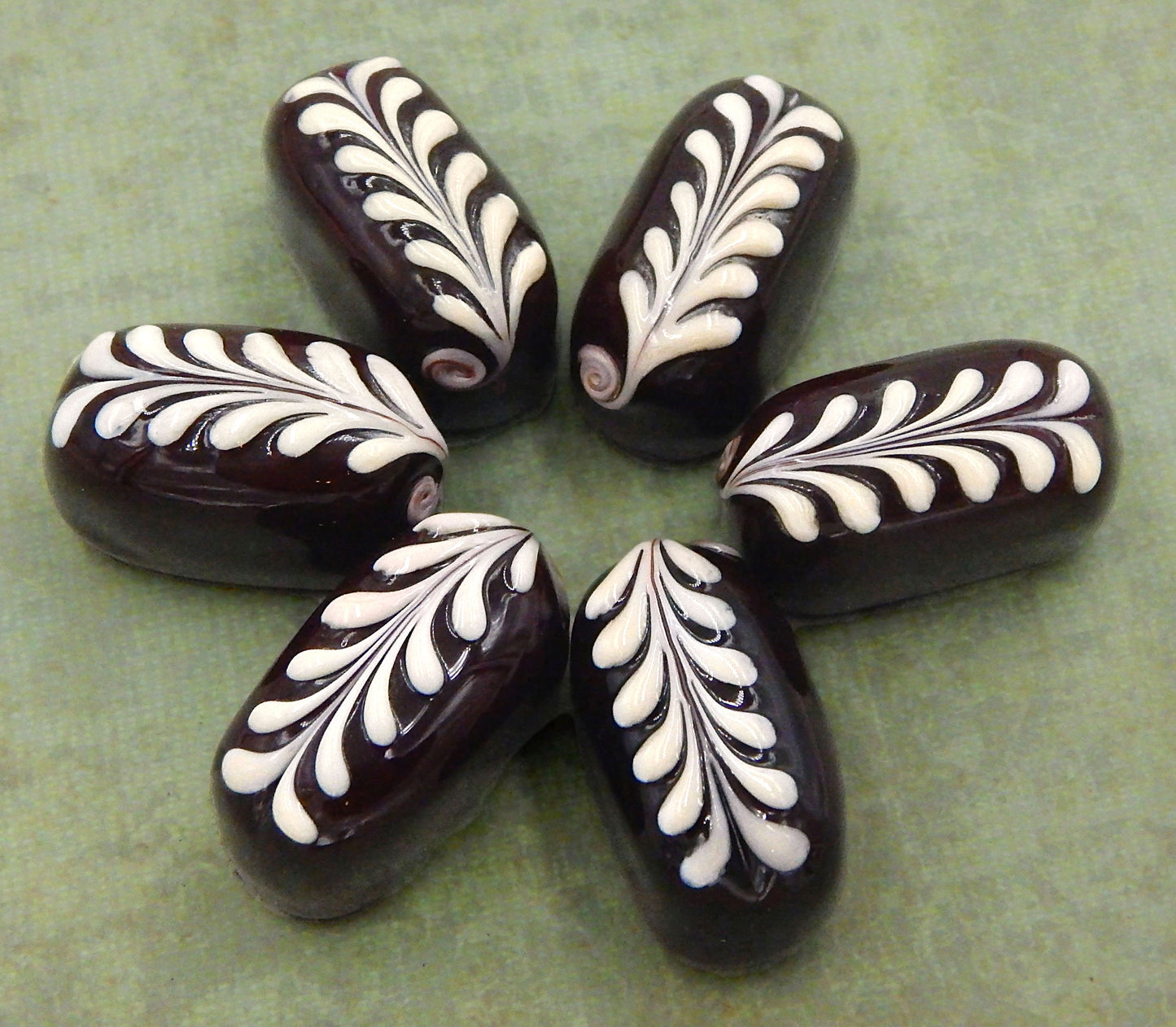 Glass Chocolate with Vanilla Feather Design (18-036CV)