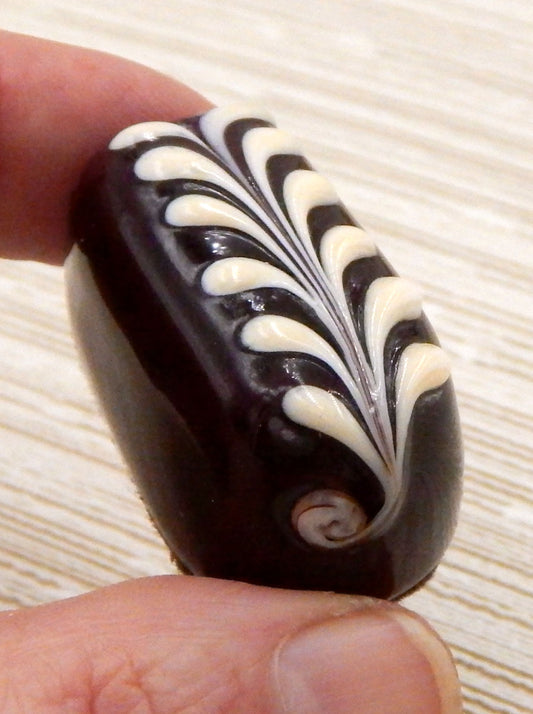 Glass Chocolate with Vanilla Feather Design (18-036CV)