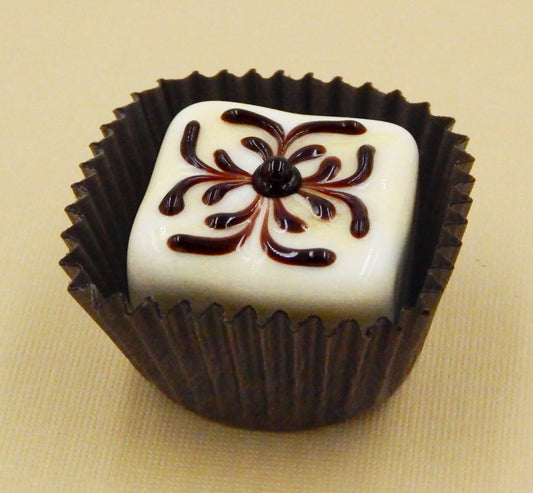 Vanilla Treat with Chocolate Design (18-060VC)