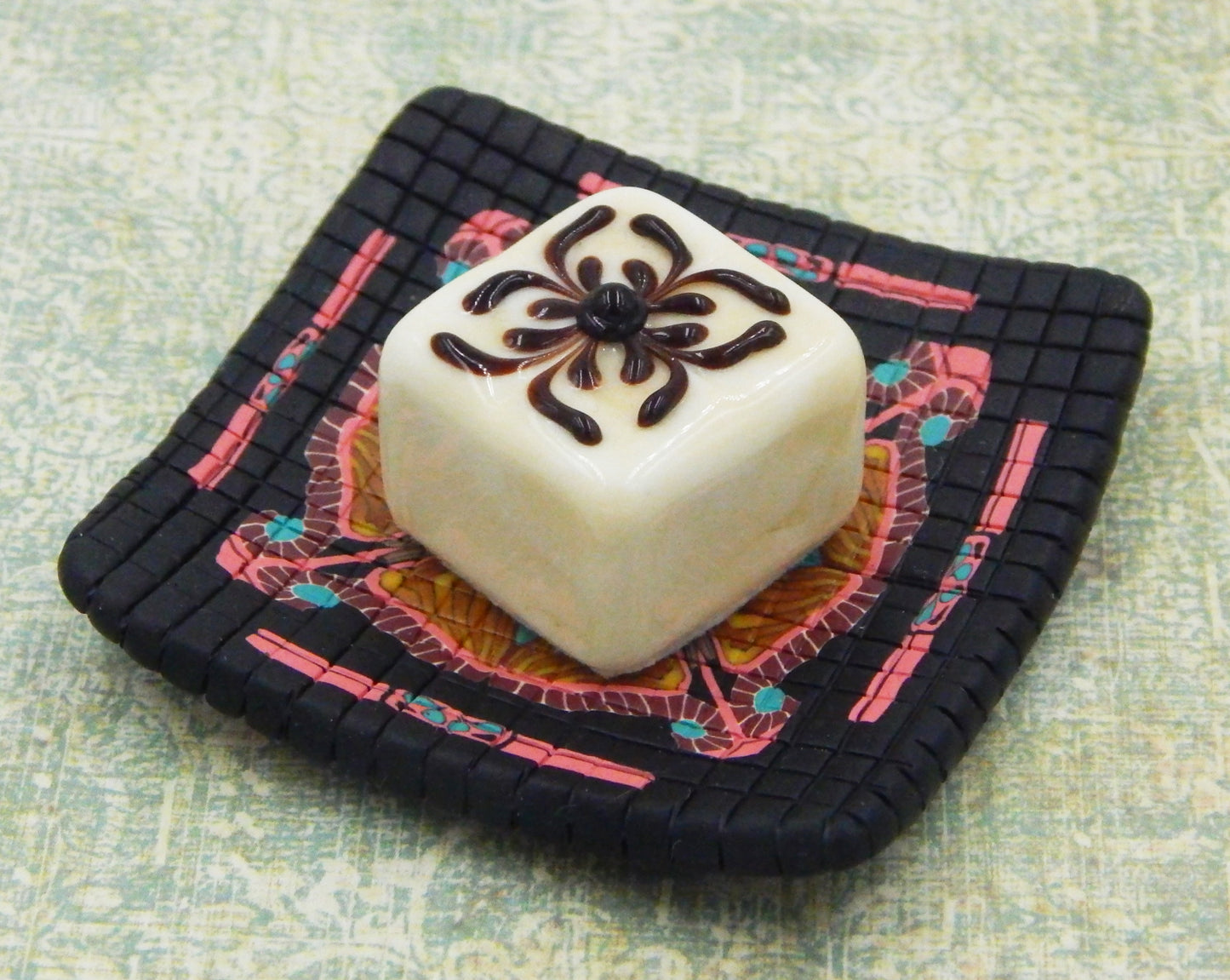 Vanilla Treat with Chocolate Design (18-060VC)