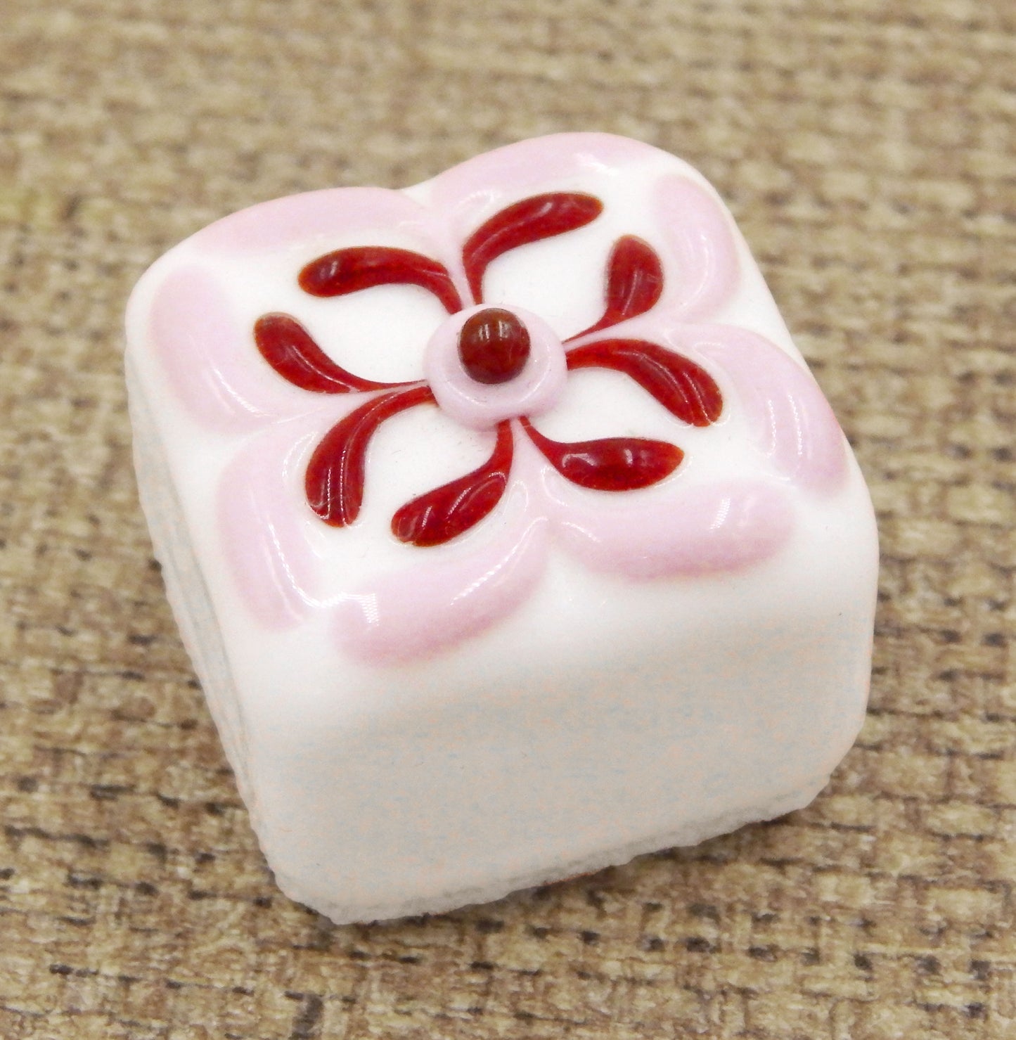White Chocolate Treat with Strawberry & Cherry Design (18-060WSH)