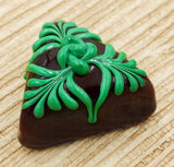 Chocolate Triangle Treat with Wintergreen Design (18-085CN)