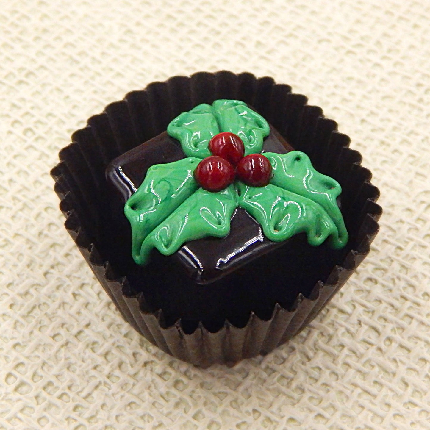 Christmas Holly Chocolate (22-024+)