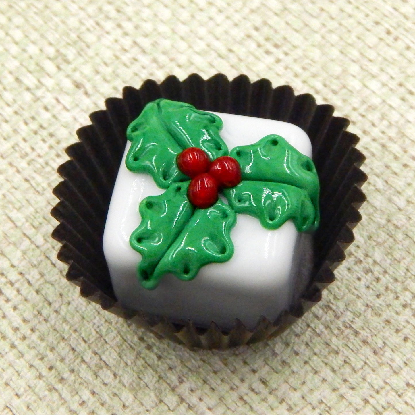 Christmas Holly Chocolate (22-024+)