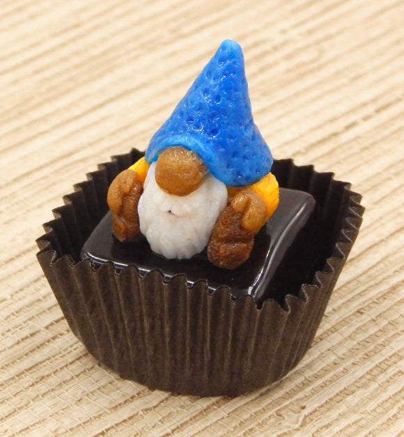 Gnome with Blue Hat Petit Four (22-301C)
