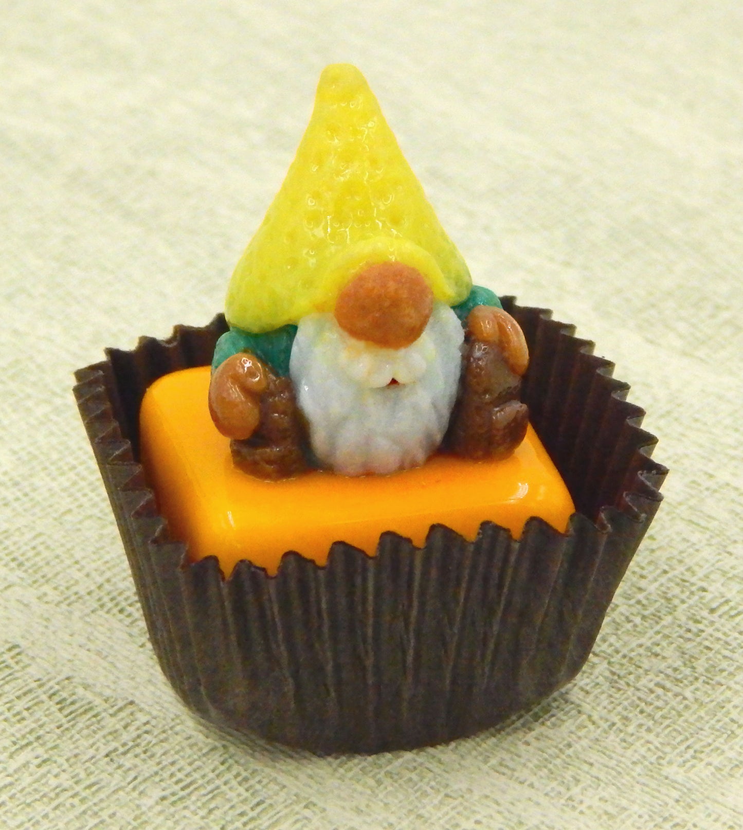 Gnome with Yellow Hat Petit Four (22-301G)
