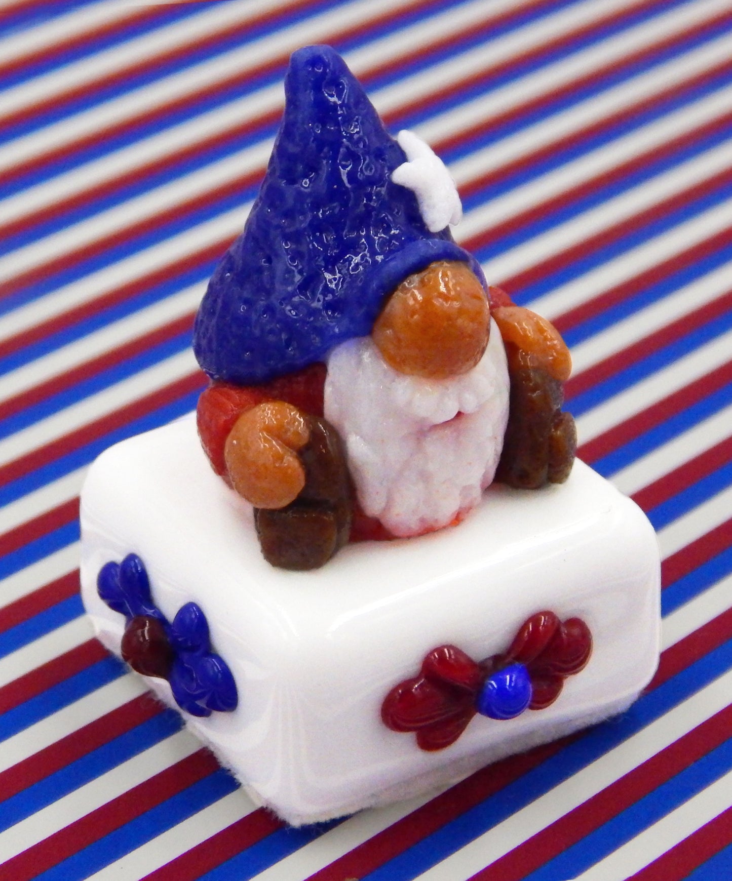 Patriotic Gnome Petit Four Chocolate Treat (22-304W)