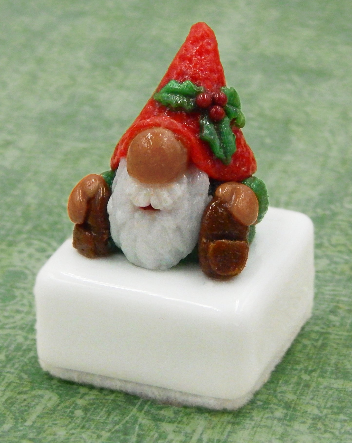 Christmas Gnome Petit Four Chocolate Treat (22-322W)
