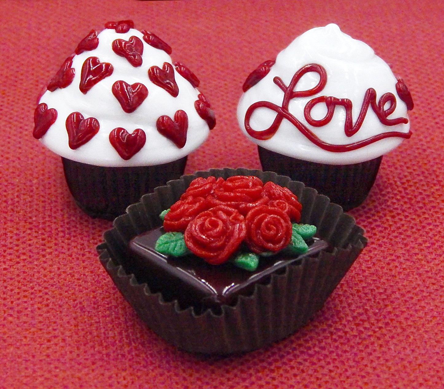 "Love ~ XOXO" Cupcake Truffle (27-220CW)