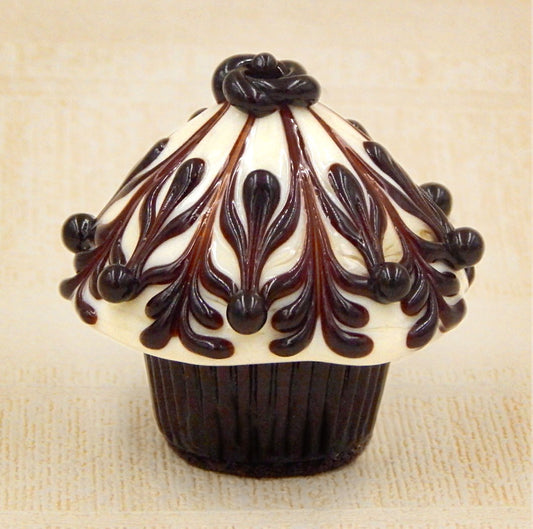 Chocolate & Vanilla Cupcake Truffle (27-301CVC)