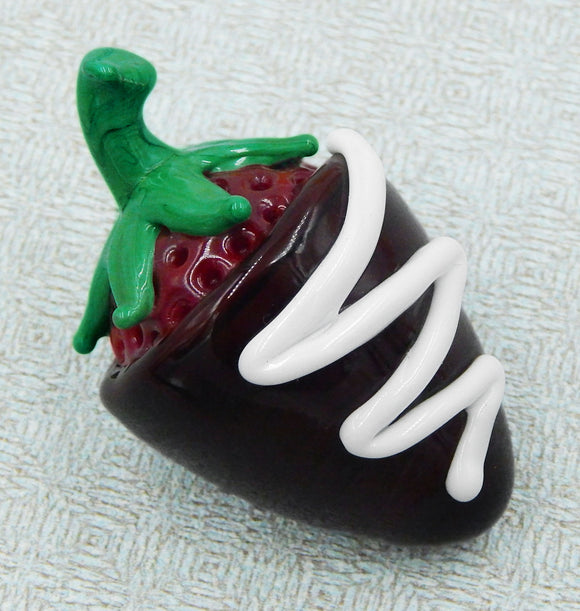 Chocolate-dipped glass strawberry (51-005SCW)