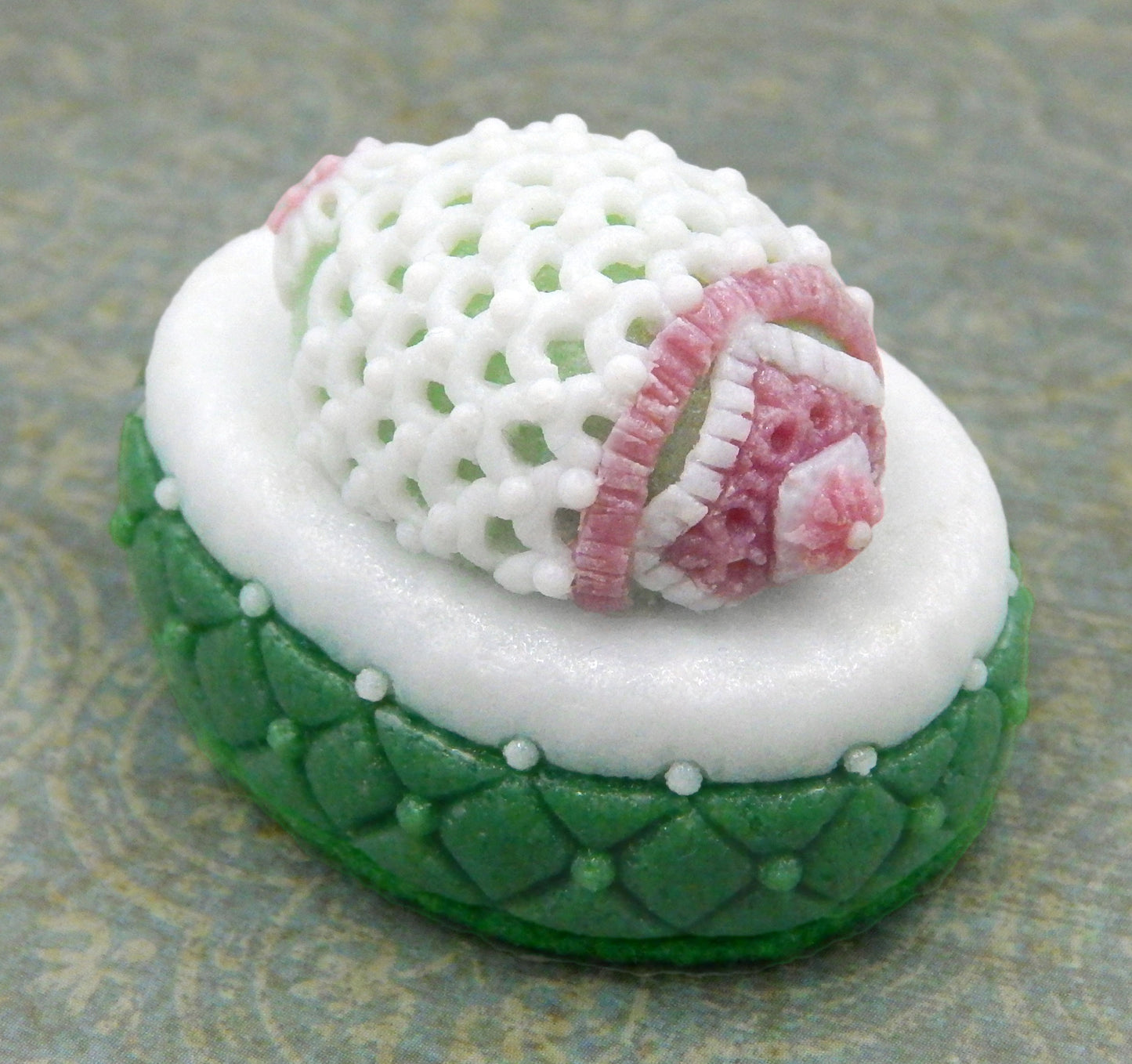Easter Egg Petit Four with Lace (84-104)