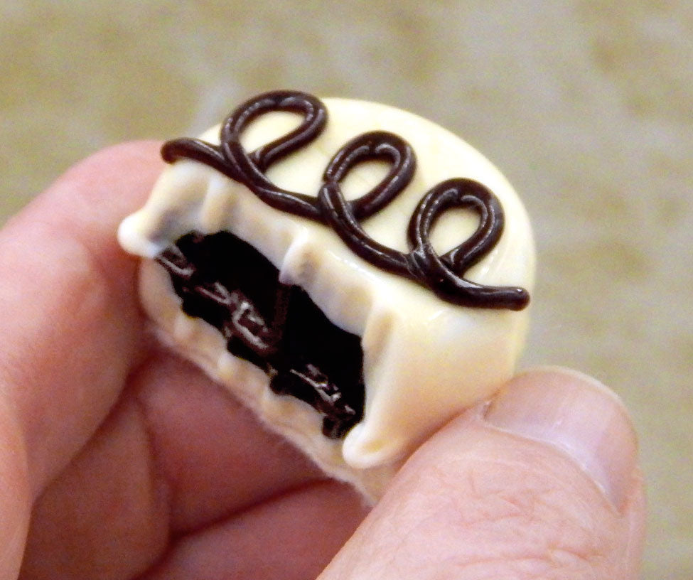 Bitten Vanilla Chocolate with Dark Chocolate Loops (B16-021VCC)