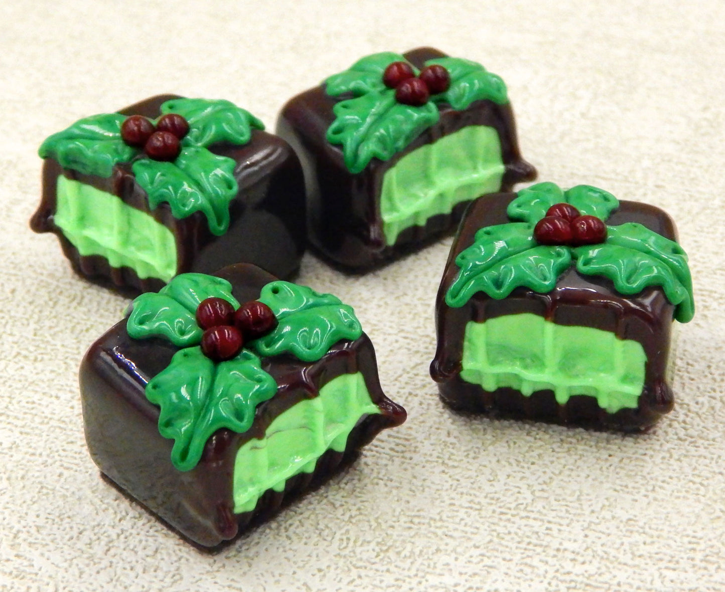 Bitten Christmas Chocolate Holly with Mint Filling (B22-024CM)