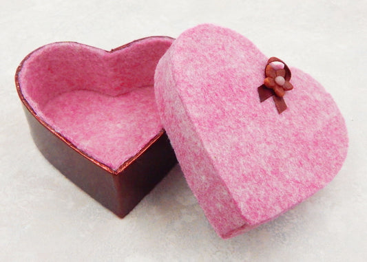 Empty Pink Heart Box for 3 Art Glass Chocolates (BxEHP3)